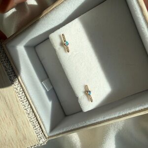 WWAKE level stud earrings (pair) 10kt Gold Earrings with opal